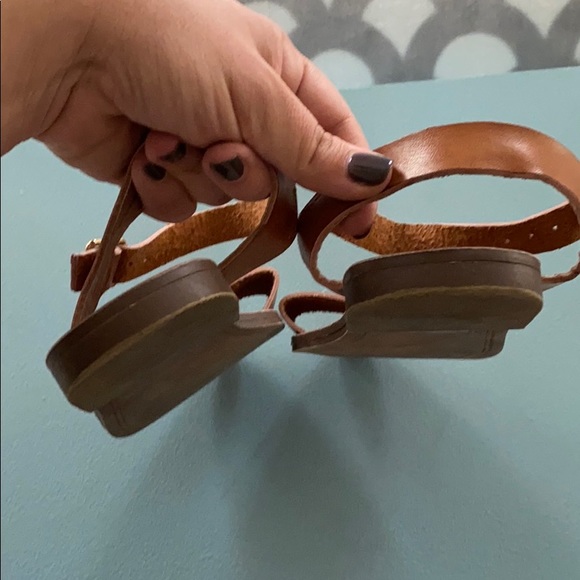 Steve Madden Tan Flat Sandals - Picture 7 of 8